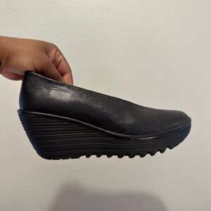 FLY London Women's Yaz Wedge Pump size 8